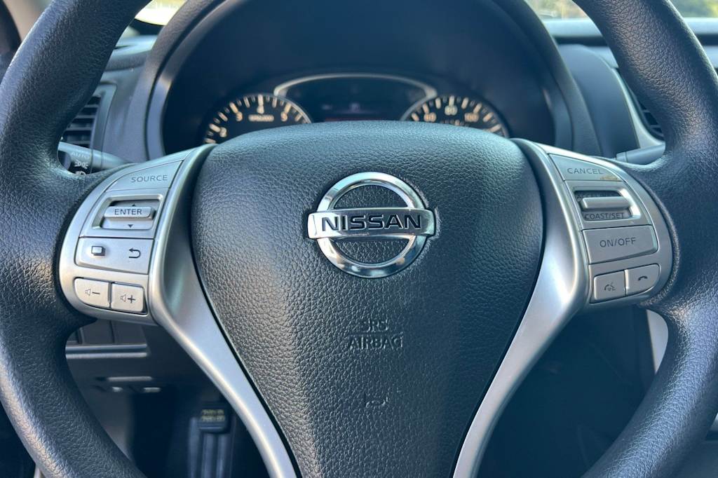 Thumbnail: 2016 Nissan Altima - 28