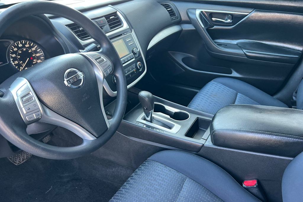 Thumbnail: 2016 Nissan Altima - 9
