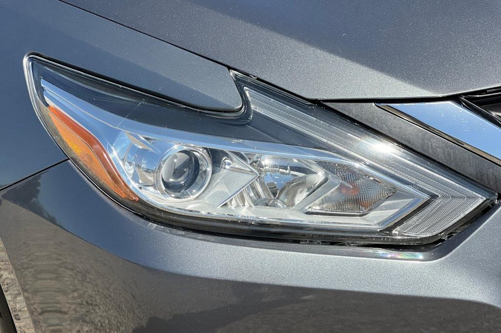 Thumbnail: 2016 Nissan Altima - 33