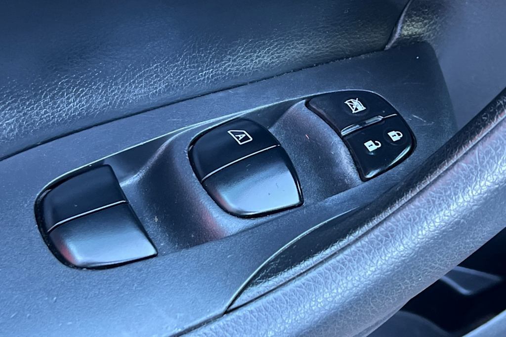 Thumbnail: 2017 Nissan Altima - 23