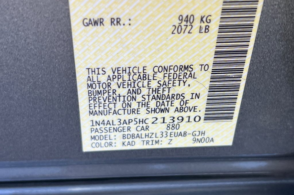 Thumbnail: 2017 Nissan Altima - 18