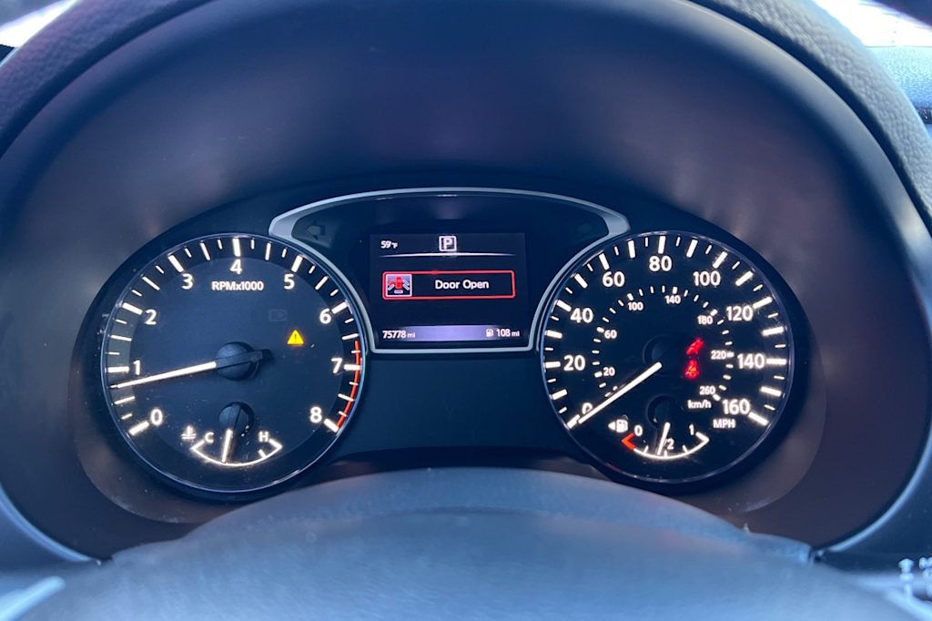 Thumbnail: 2017 Nissan Altima - 16