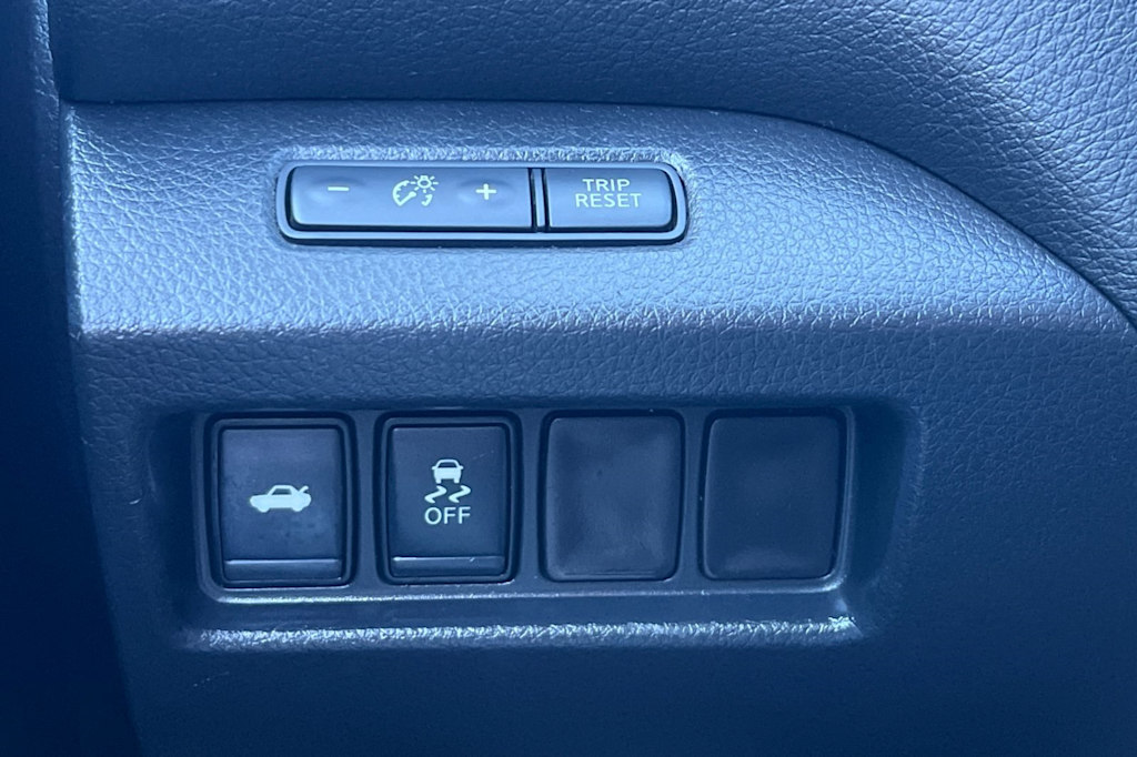 Thumbnail: 2017 Nissan Altima - 32