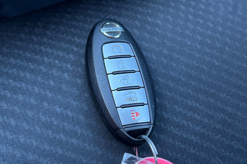 Thumbnail: 2017 Nissan Altima - 17