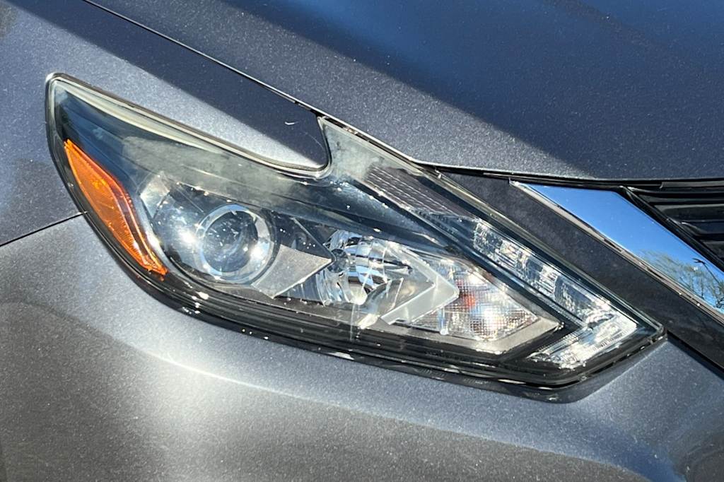 Thumbnail: 2017 Nissan Altima - 33