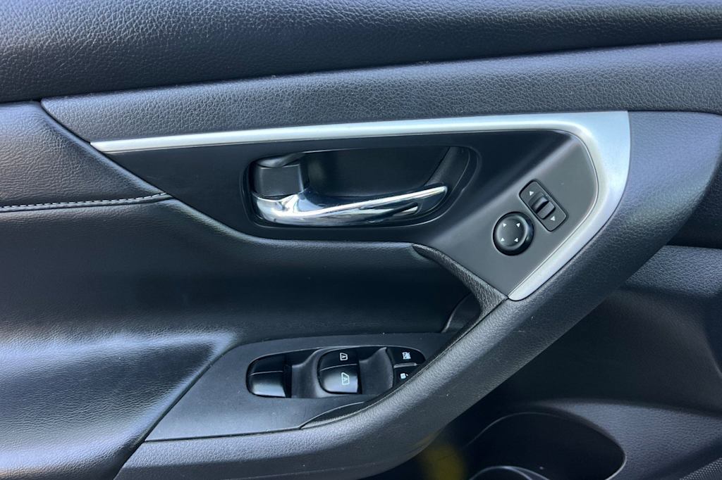 Thumbnail: 2018 Nissan Altima - 23
