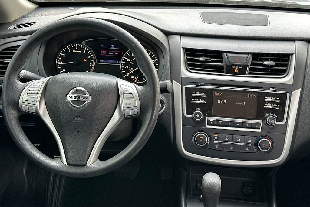 Thumbnail: 2017 Nissan Altima - 12