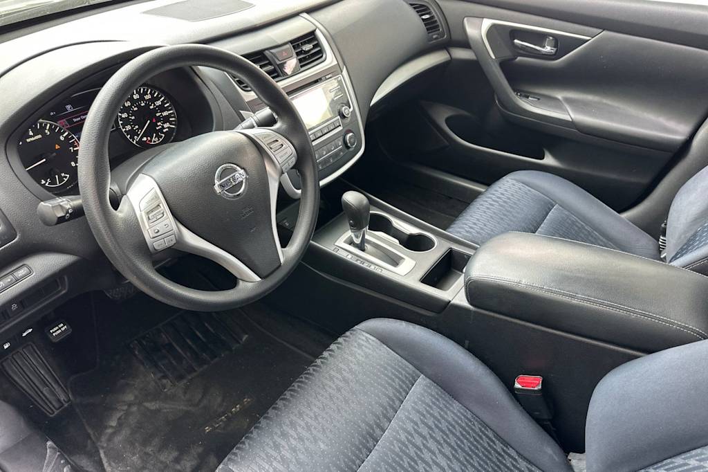 Thumbnail: 2017 Nissan Altima - 9