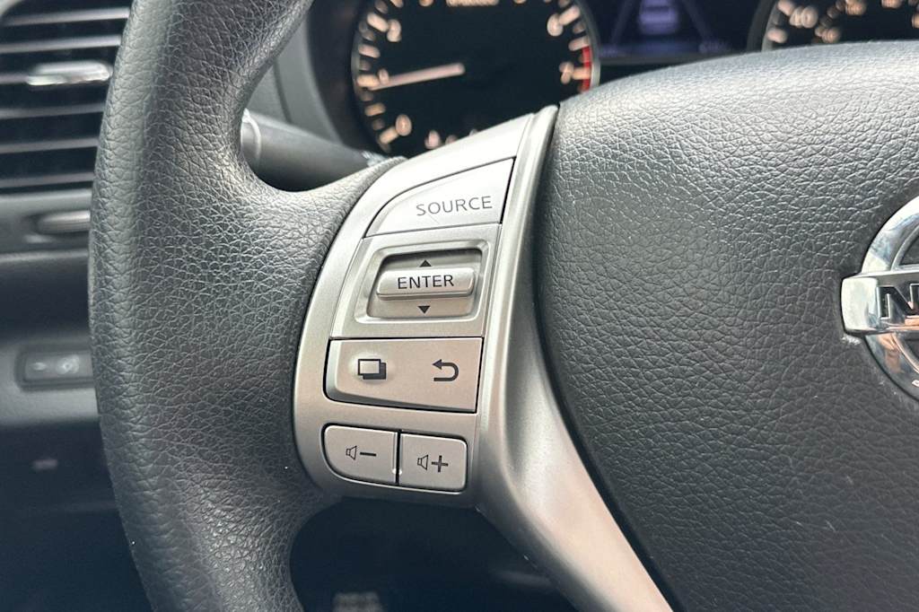 Thumbnail: 2017 Nissan Altima - 28