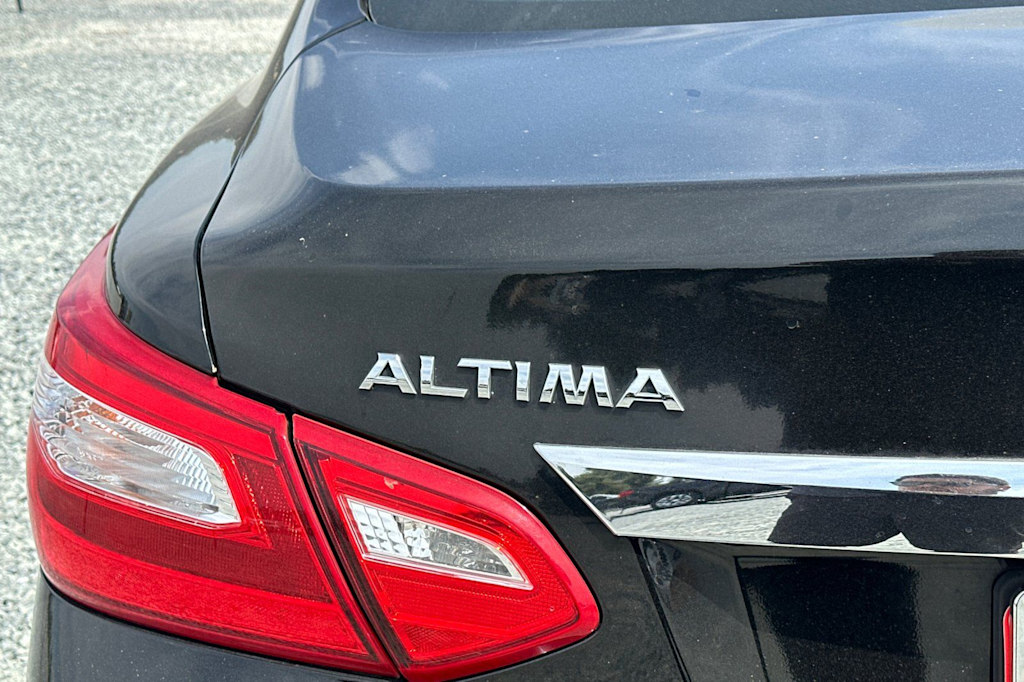 Thumbnail: 2017 Nissan Altima - 7