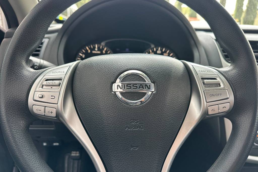 Thumbnail: 2017 Nissan Altima - 26