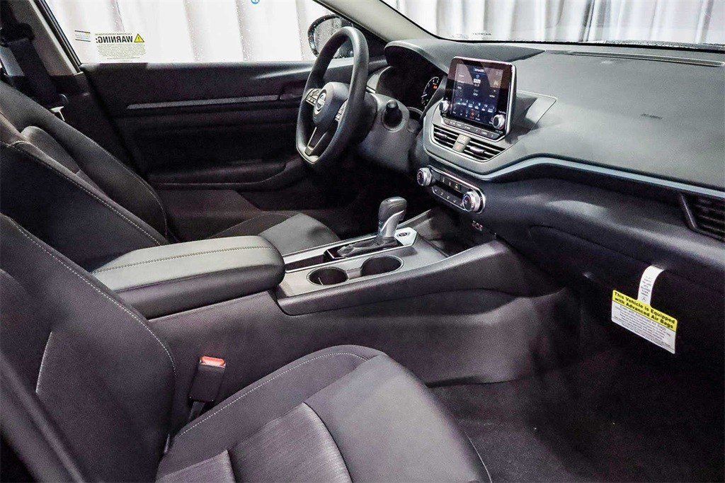 Thumbnail: 2025 Nissan Altima - 9