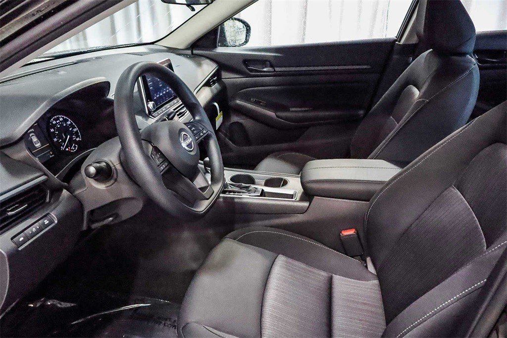 Thumbnail: 2025 Nissan Altima - 10