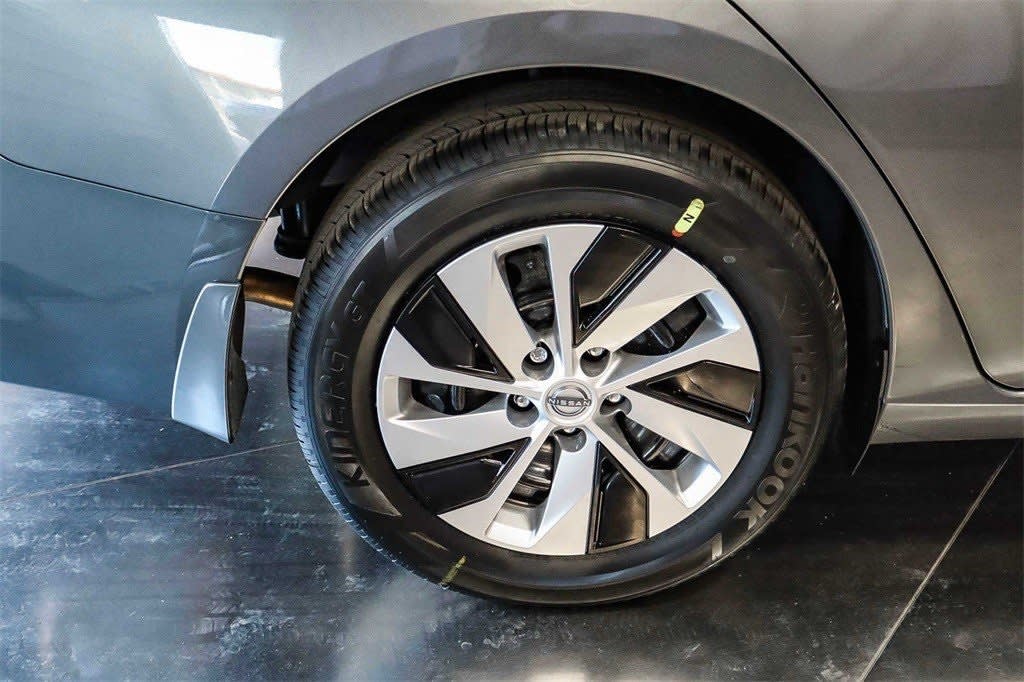 Thumbnail: 2025 Nissan Altima - 21