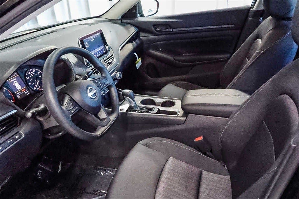 Thumbnail: 2025 Nissan Altima - 10