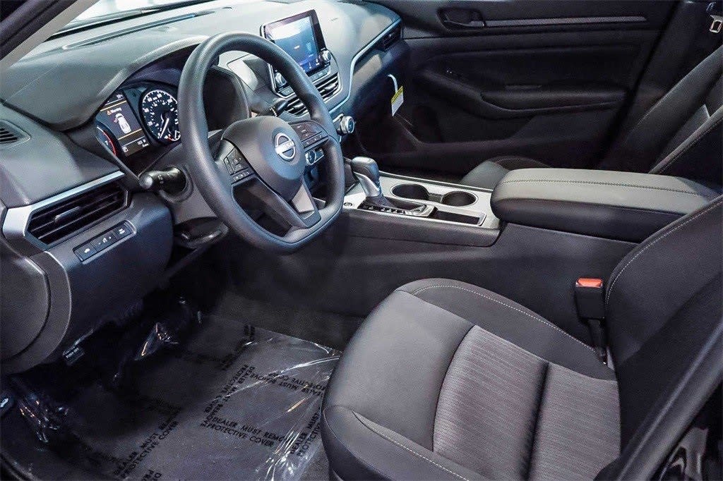 2025 Nissan Altima S 10
