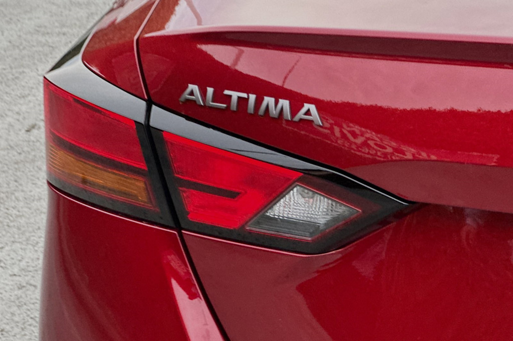 2025 Nissan Altima SR 20