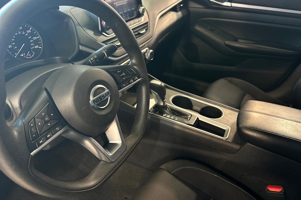 Thumbnail: 2022 Nissan Altima - 9
