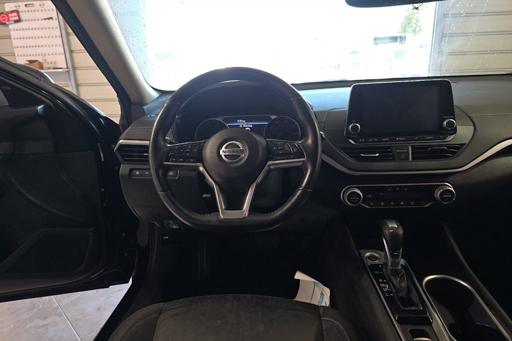 Thumbnail: 2020 Nissan Altima - 9