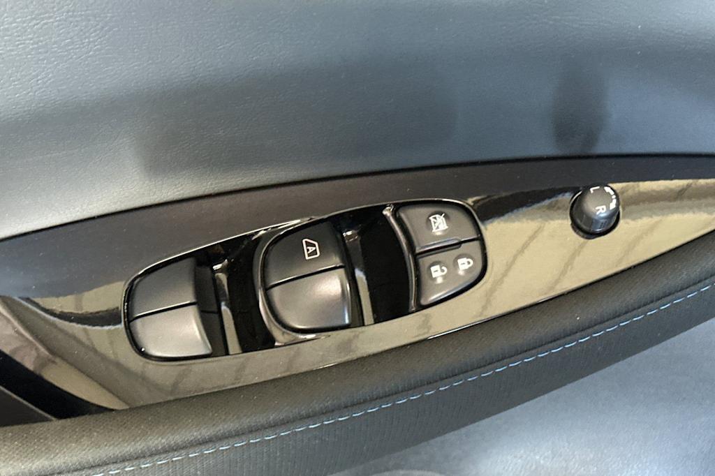 Thumbnail: 2023 Nissan Leaf - 23