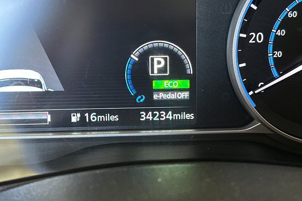 Thumbnail: 2023 Nissan Leaf - 16