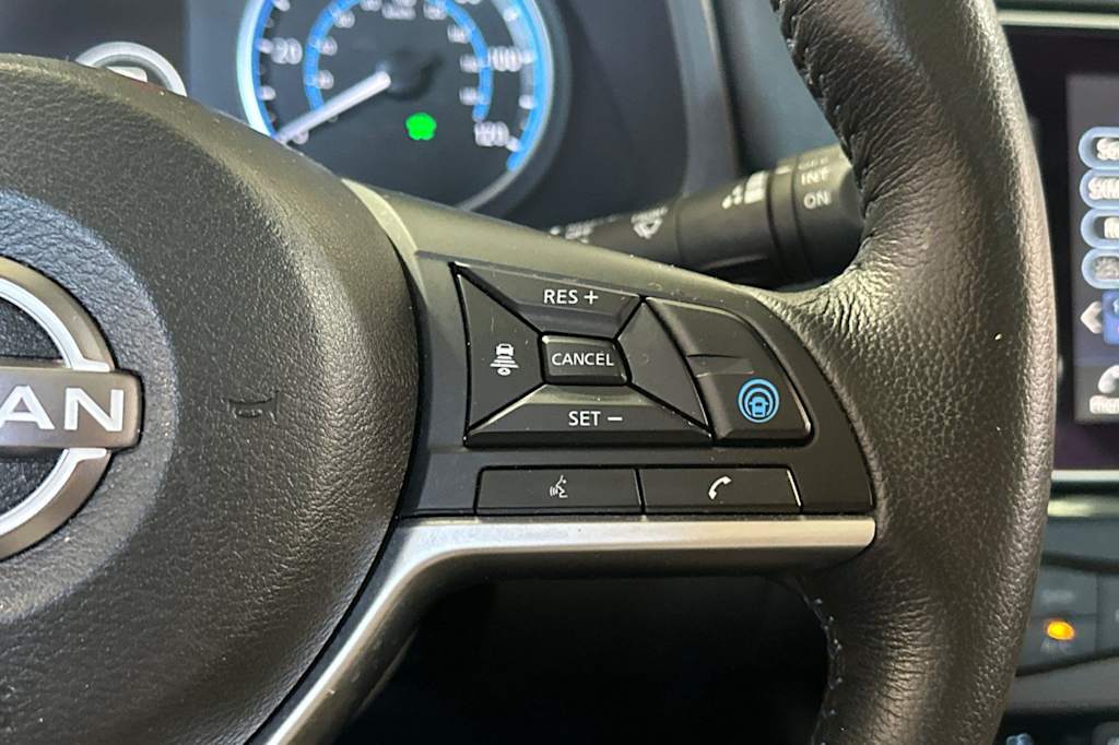 Thumbnail: 2023 Nissan Leaf - 30