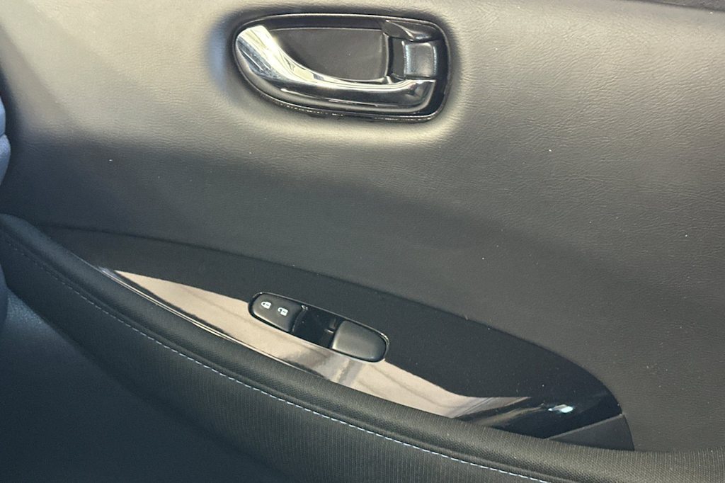 Thumbnail: 2023 Nissan Leaf - 24