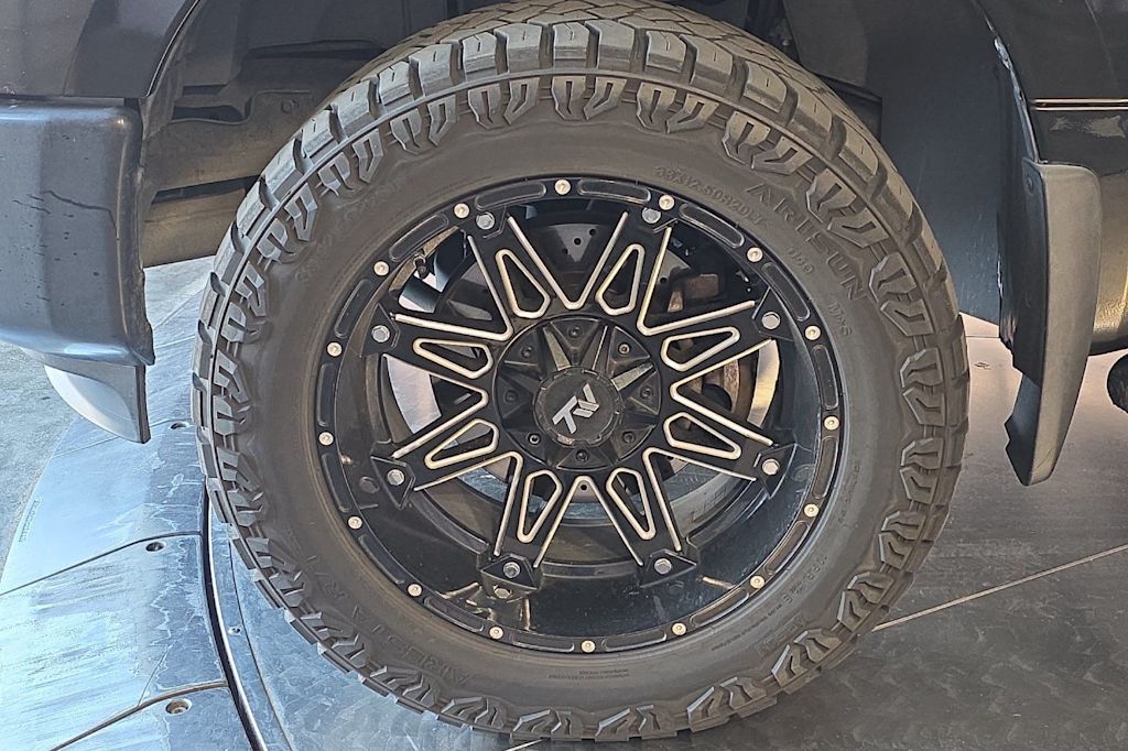 Thumbnail: 2018 Nissan Titan - 8