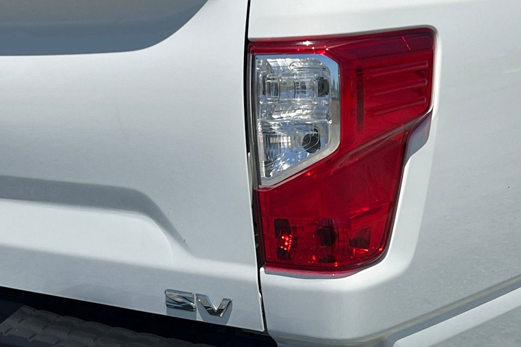 Thumbnail: 2019 Nissan Titan - 23