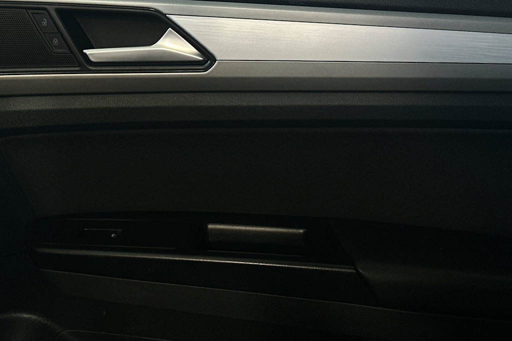 Thumbnail: 2021 Volkswagen Atlas - 24