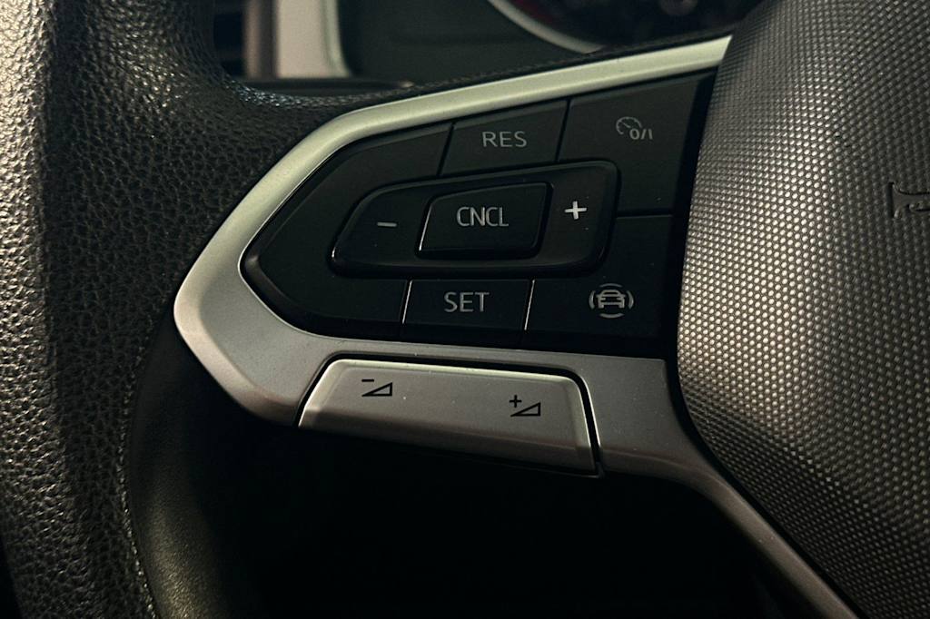 Thumbnail: 2021 Volkswagen Atlas - 30