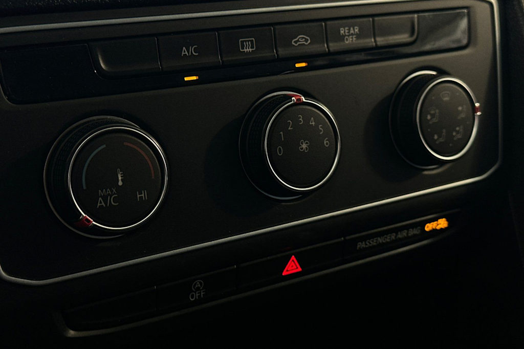 Thumbnail: 2021 Volkswagen Atlas - 26