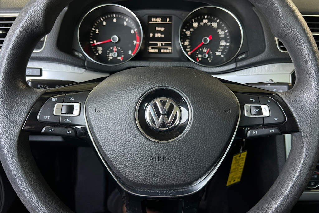 Thumbnail: 2017 Volkswagen Passat - 26