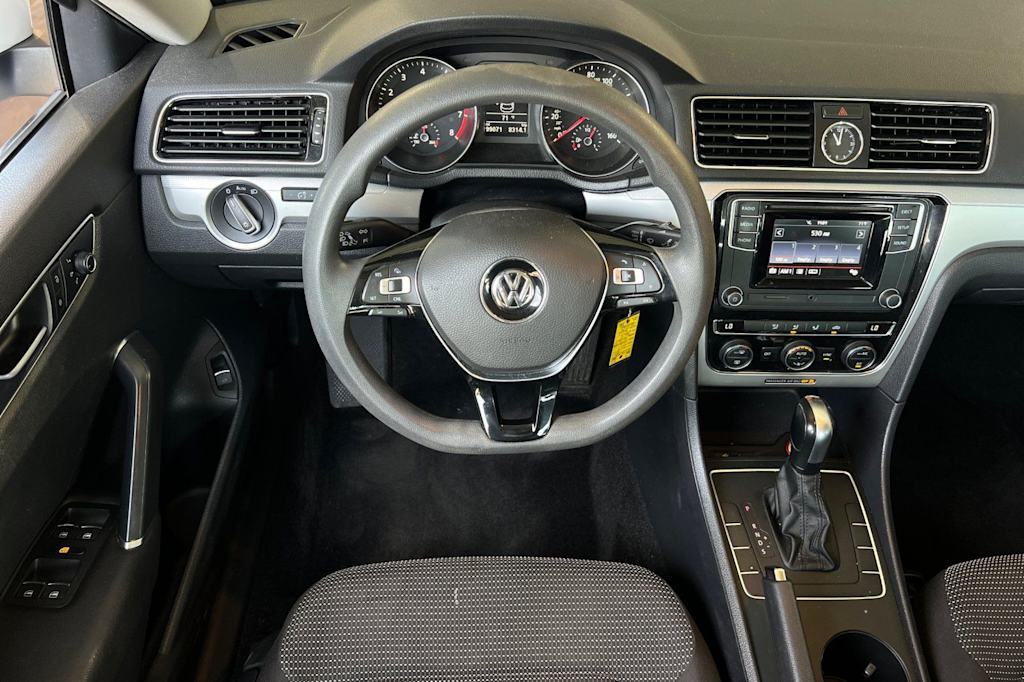 Thumbnail: 2017 Volkswagen Passat - 12