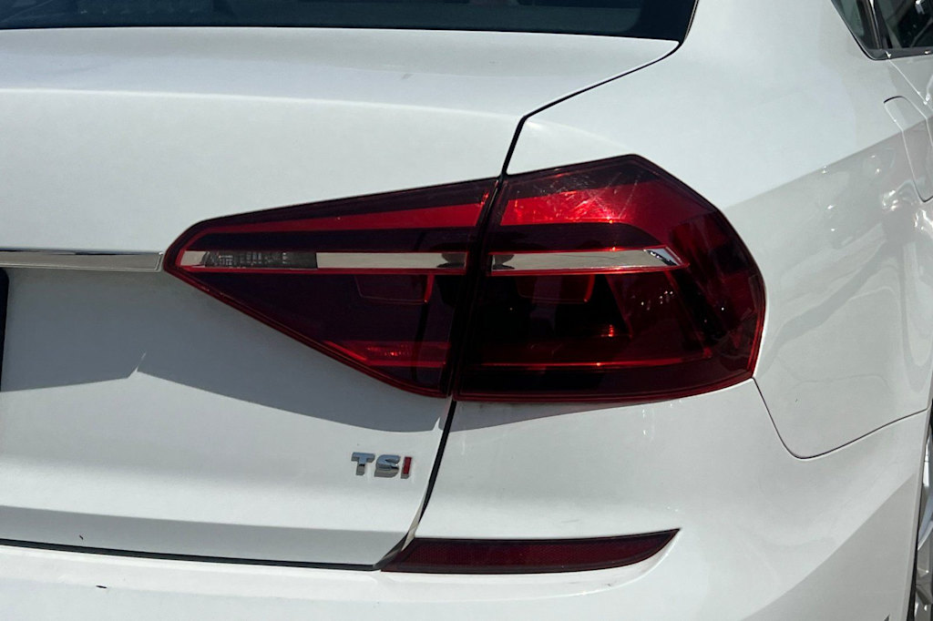Thumbnail: 2017 Volkswagen Passat - 22
