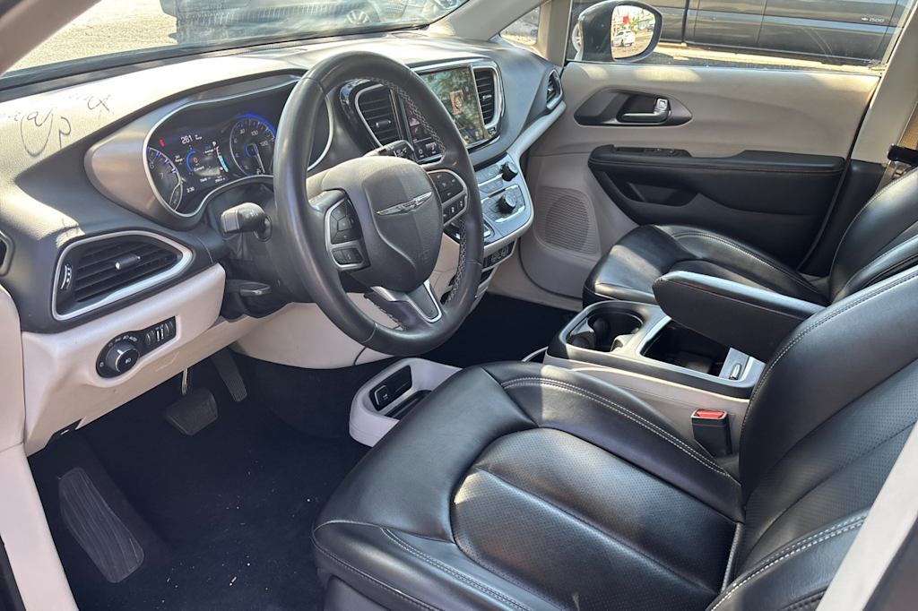 Thumbnail: 2023 Chrysler Pacifica - 10