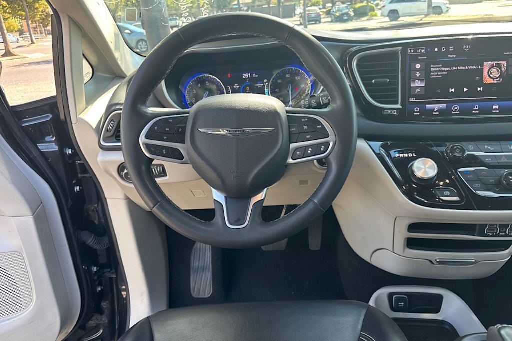 Thumbnail: 2023 Chrysler Pacifica - 9