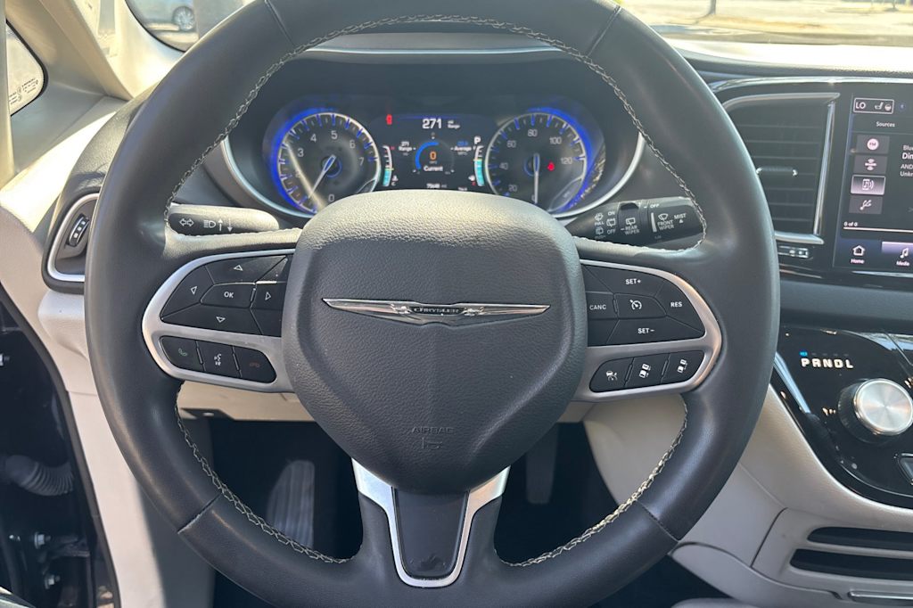 Thumbnail: 2023 Chrysler Pacifica - 13
