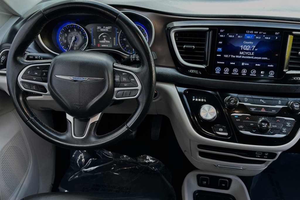 2017 Chrysler Pacifica Touring 9