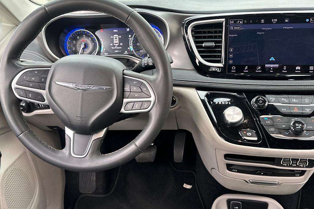 Thumbnail: 2022 Chrysler Pacifica - 13