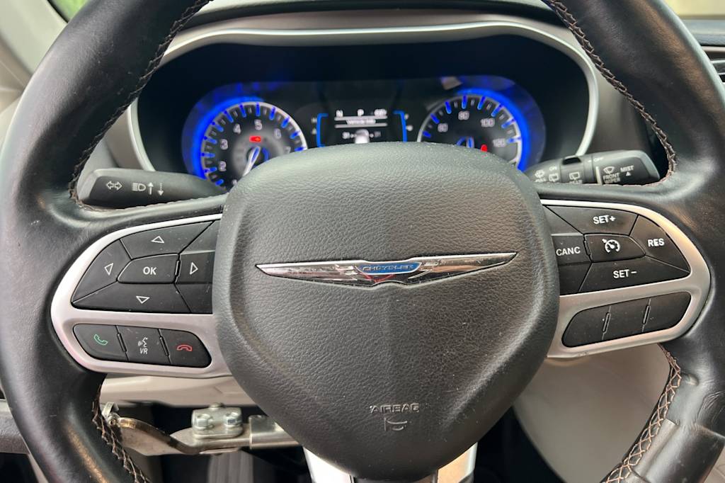 Thumbnail: 2017 Chrysler Pacifica - 30