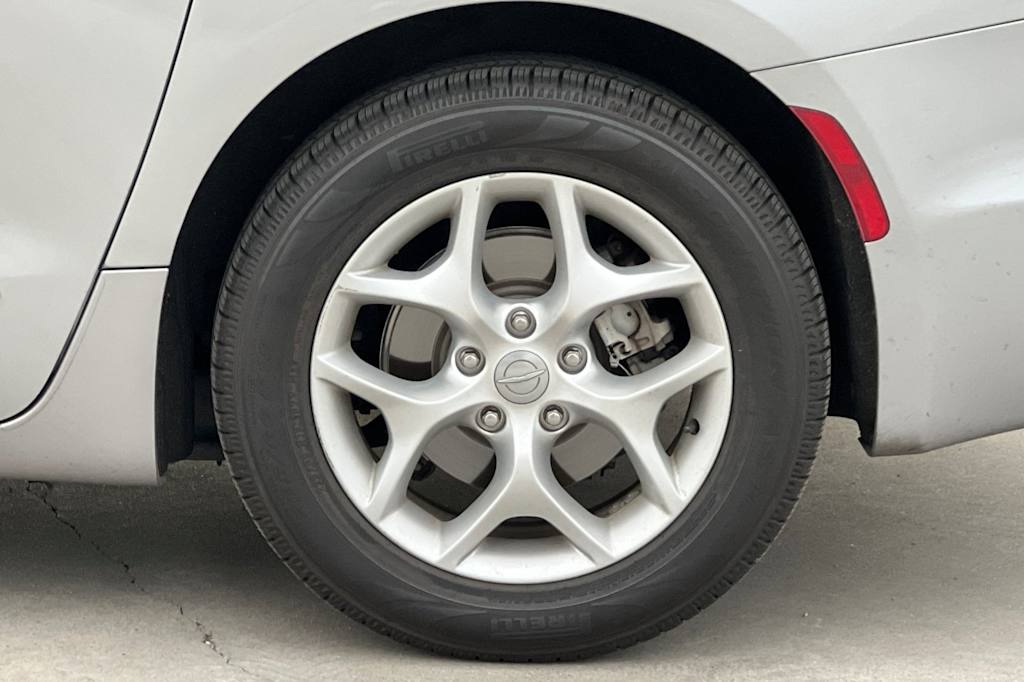 Thumbnail: 2017 Chrysler Pacifica - 8