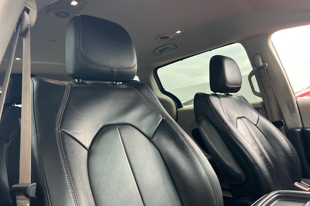 Thumbnail: 2017 Chrysler Pacifica - 10