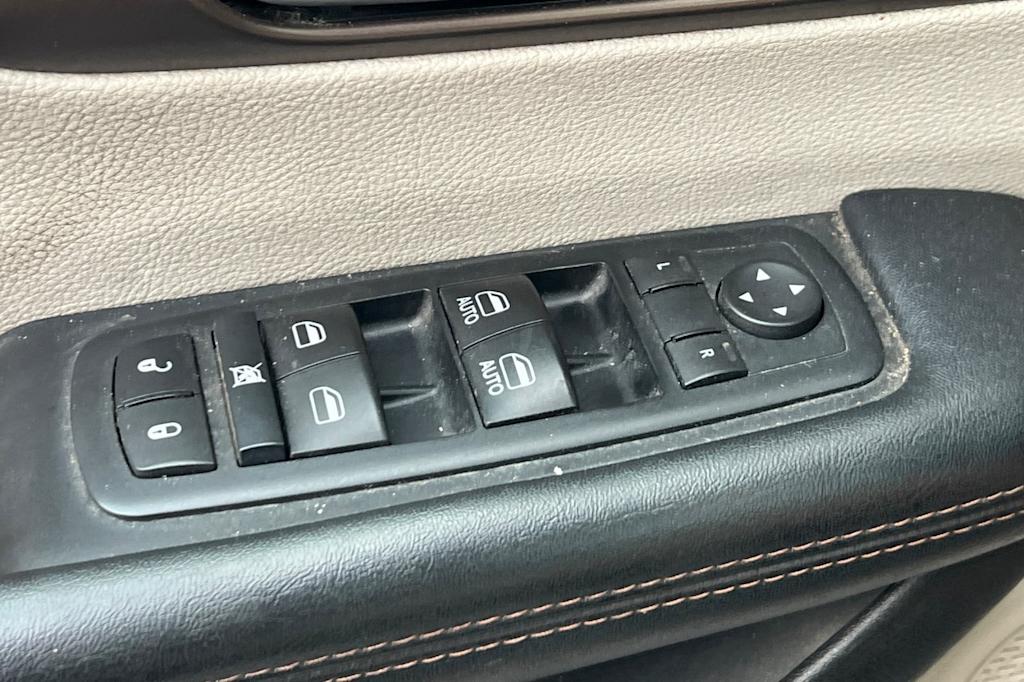 Thumbnail: 2017 Chrysler Pacifica - 23