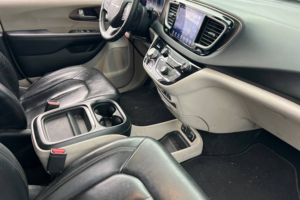 Thumbnail: 2017 Chrysler Pacifica - 13