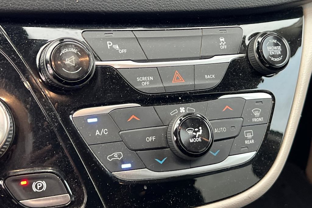 Thumbnail: 2017 Chrysler Pacifica - 27