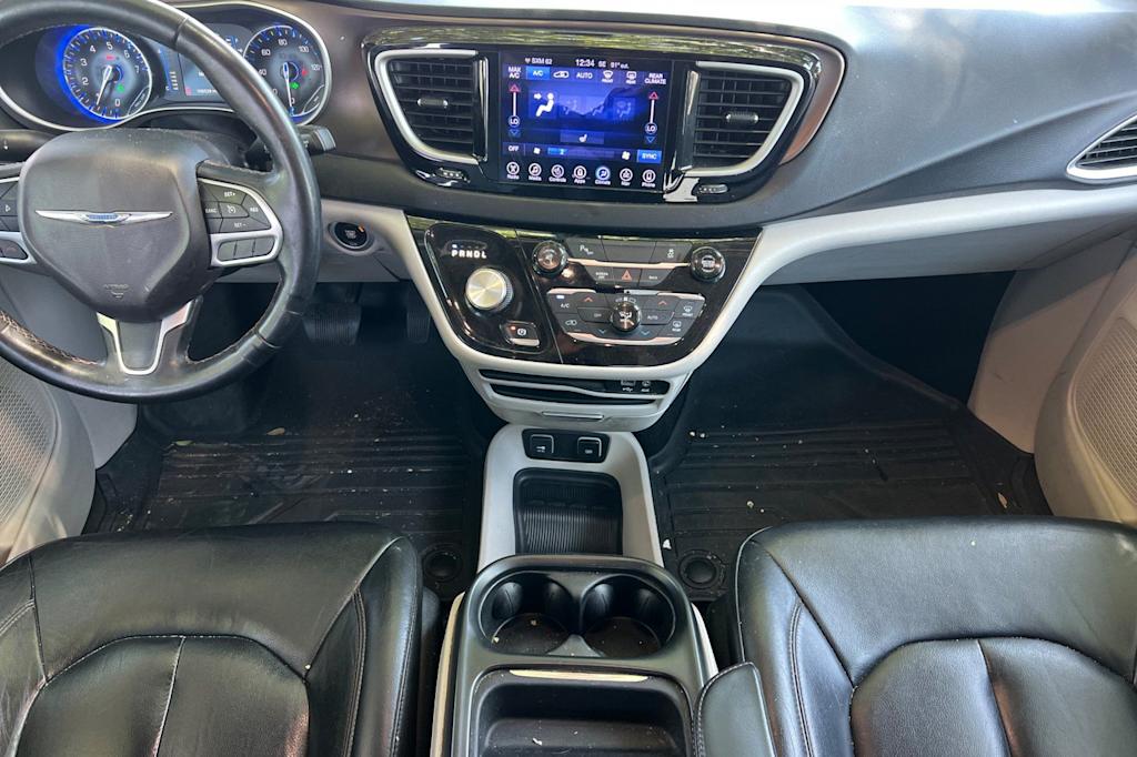 Thumbnail: 2017 Chrysler Pacifica - 2