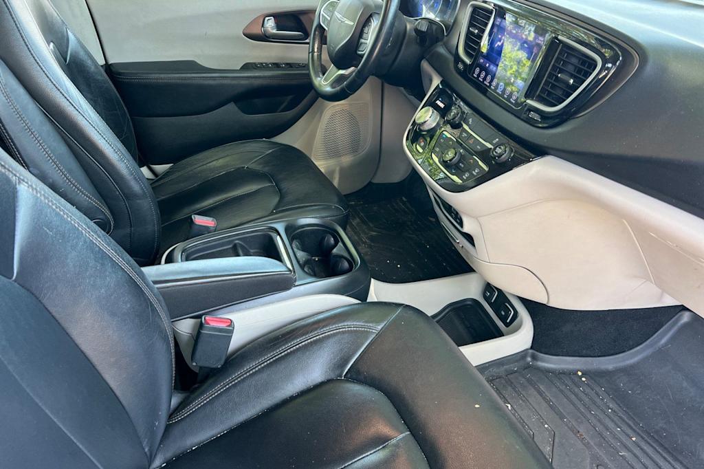 Thumbnail: 2017 Chrysler Pacifica - 11