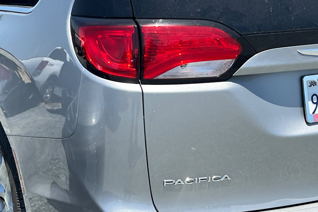 Thumbnail: 2017 Chrysler Pacifica - 20