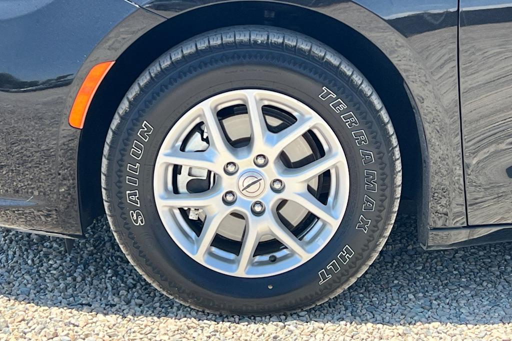 Thumbnail: 2024 Chrysler Pacifica - 8